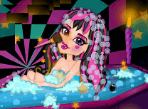 Draculaura la 16 ani