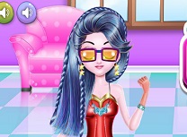 Fata Cosplay in Salonul de Coafat